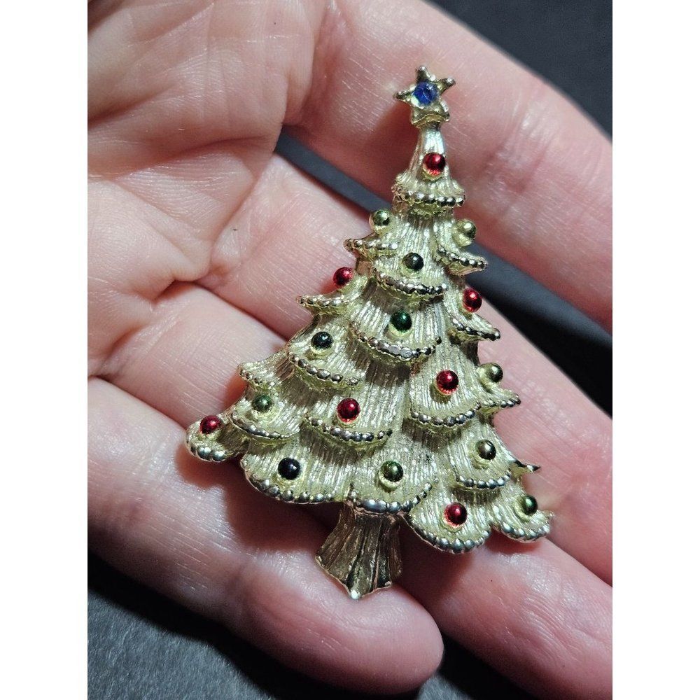 Gerry's gold tone Christmas tree brooch